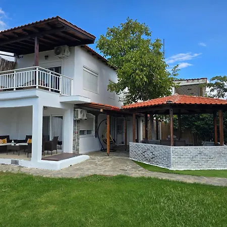 La Casa Pacifica *